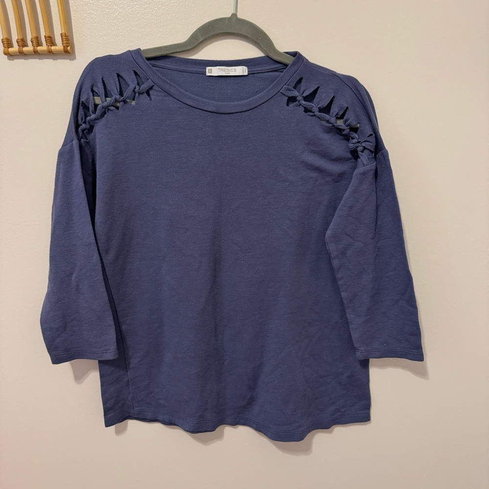 Tresics lightweight blue sweater with 3/4 length sleeves